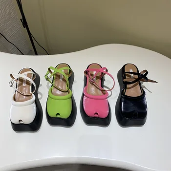 2022 חדש Baotou סנדלי נשים קיץ נשים אופנה חוף נשים כיכר נעלי אצבע עבה התחתונה מילה אחת רצועת נעלי הרומית